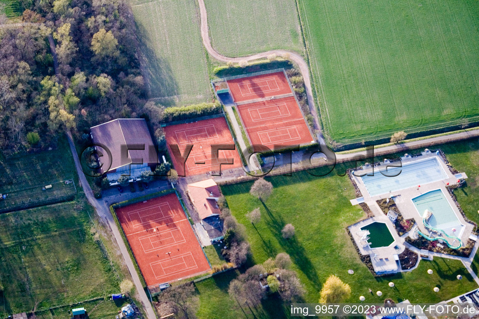 Vue aérienne de Court de tennis à Bellheim dans le département Rhénanie-Palatinat, Allemagne