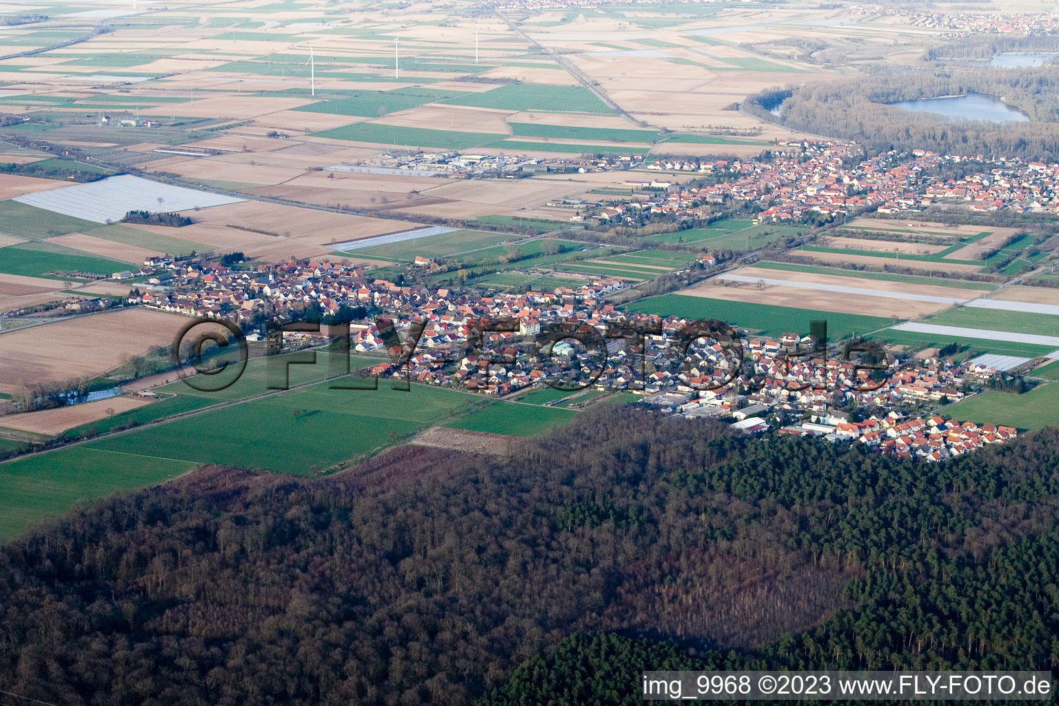 Westheim dans le département Rhénanie-Palatinat, Allemagne depuis l'avion