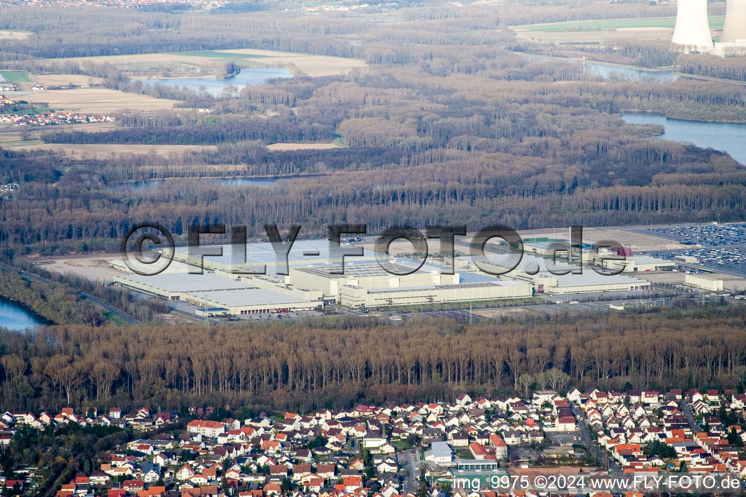 Vue aérienne de Île Grün, centre logistique Daimler à Germersheim dans le département Rhénanie-Palatinat, Allemagne