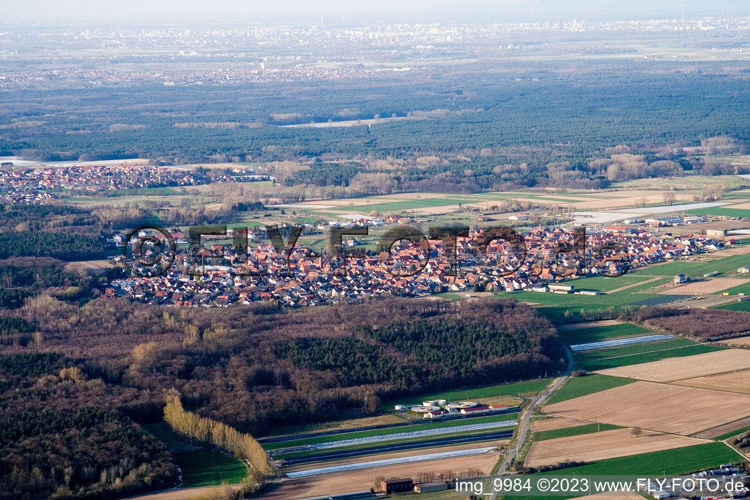 Harthausen dans le département Rhénanie-Palatinat, Allemagne d'un drone