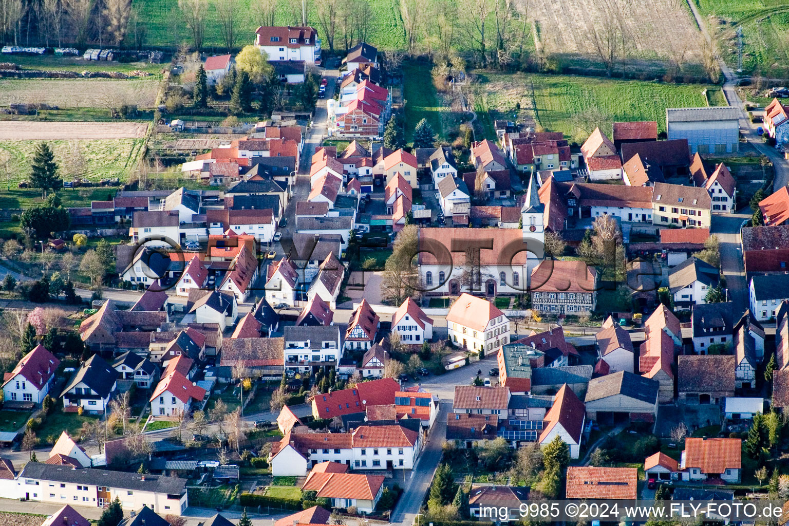 Vue aérienne de Bâtiment religieux dans le quartier de Vorderlohe à Schwegenheim dans le département Rhénanie-Palatinat, Allemagne