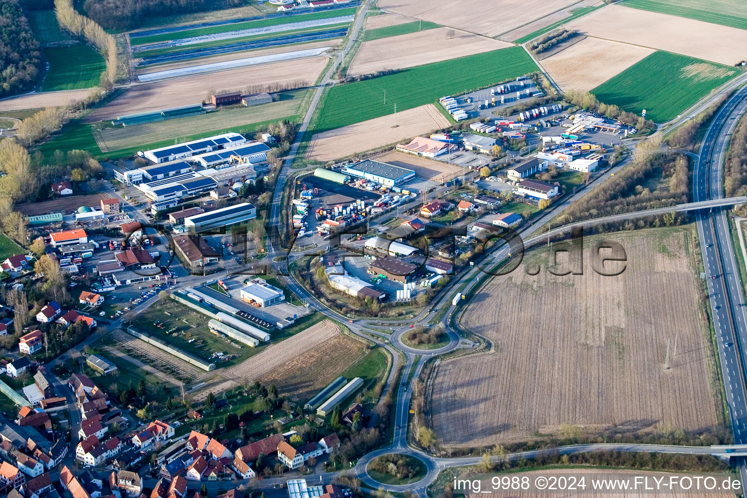 Harthausen dans le département Rhénanie-Palatinat, Allemagne vu d'un drone