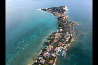 Vue aérienne de Sirmione dans le département Brescia, Italie
