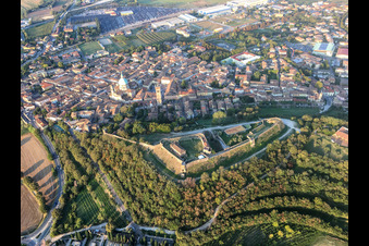 Photographie aérienne de Rocca di Lonato à Lonato del Garda dans le département Brescia, Italie