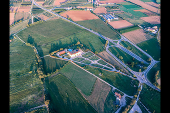 Vue aérienne de Entreprise agricole le rêve à Lonato del Garda dans le département Brescia, Italie