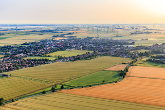 Vue aérienne de Du sud-ouest à Wesselburen dans le département Schleswig-Holstein, Allemagne