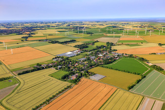 Vue aérienne de Du nord à Schülp dans le département Schleswig-Holstein, Allemagne