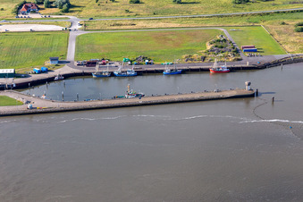 Vue aérienne de Écluse de navigation du barrage d'Eider à le quartier Kating in Tönning dans le département Schleswig-Holstein, Allemagne