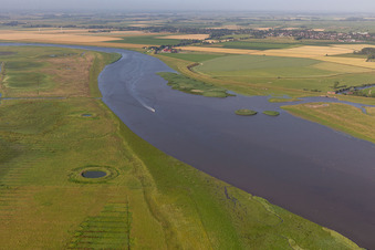 Vue aérienne de Réserve naturelle d'Oldensworter Vorland sur l'Eider à le quartier Hemmerdeich in Oldenswort dans le département Schleswig-Holstein, Allemagne
