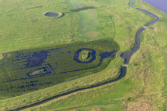 Vue aérienne de Zones de vasières le long de la rivière Eider dans la réserve naturelle d'Oldensworter Vorland à Karolinenkoog à le quartier Hemmerdeich in Oldenswort dans le département Schleswig-Holstein, Allemagne