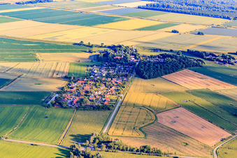 Vue aérienne de Complexe de maisons de vacances Eichenweg à le quartier Kating in Tönning dans le département Schleswig-Holstein, Allemagne