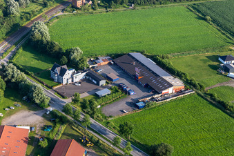 Vue aérienne de Christiansen W & F Installation de chauffage, plomberie et électricité GmbH à Friedrichstadt dans le département Schleswig-Holstein, Allemagne