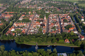 Vue aérienne de Ville de canal entre Treene, Westersielzug et Eider sur les rives des rivières Treene, Westersielzug et Eider à Friedrichstadt dans le département Schleswig-Holstein, Allemagne