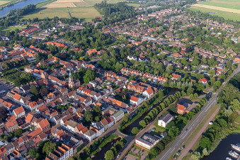 Vue aérienne de Ville de canal entre Treene, Westersielzug et Eider depuis le sud-ouest à Friedrichstadt dans le département Schleswig-Holstein, Allemagne