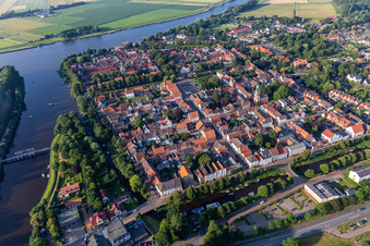 Photographie aérienne de Ville de canal entre Treene, Westersielzug et Eider depuis le sud-ouest à Friedrichstadt dans le département Schleswig-Holstein, Allemagne