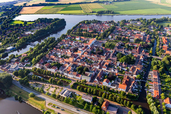 Vue oblique de Ville de canal entre Treene, Westersielzug et Eider sur les rives des rivières Treene, Westersielzug et Eider à Friedrichstadt dans le département Schleswig-Holstein, Allemagne
