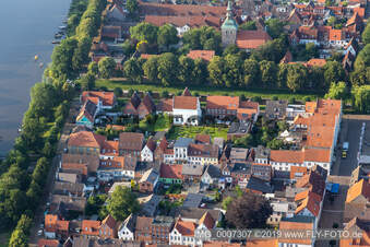 Vue aérienne de Rue Westermark à Friedrichstadt dans le département Schleswig-Holstein, Allemagne