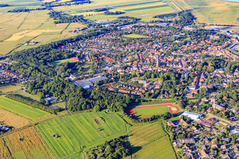 Vue aérienne de Vue d'ensemble de la ville depuis le sud-ouest à Tönning dans le département Schleswig-Holstein, Allemagne