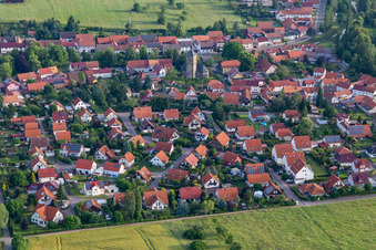 Vue aérienne de Vue sur le village à le quartier Leina in Georgenthal dans le département Thuringe, Allemagne