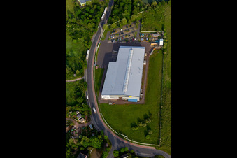 Vue aérienne de Locaux de l'usine de l'entreprise de construction mécanique ROCKINGER à Waltershausen à le quartier Hörselgau in Hörsel dans le département Thuringe, Allemagne