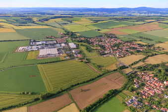 Vue aérienne de Vue de la ville depuis le nord, y compris JTJ Sonneborn Industrie GmbH à Sonneborn dans le département Thuringe, Allemagne