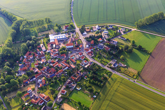Vue aérienne de Du sud-ouest à le quartier Eberstädt in Sonneborn dans le département Thuringe, Allemagne