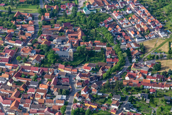Vue aérienne de Quartier Seebergen in Drei Gleichen dans le département Thuringe, Allemagne