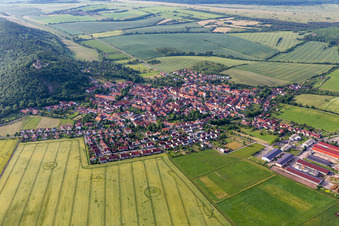Vue aérienne de Quartier Mühlberg in Drei Gleichen dans le département Thuringe, Allemagne