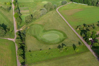 Photographie aérienne de Superficie du terrain de golf " Drei Gleichen Mühlberg eV " en Mühlberg à le quartier Mühlberg in Drei Gleichen dans le département Thuringe, Allemagne