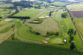 Superficie du terrain de golf " Drei Gleichen Mühlberg eV " en Mühlberg à le quartier Mühlberg in Drei Gleichen dans le département Thuringe, Allemagne depuis l'avion
