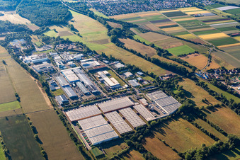 Vue aérienne de Usine de pneus Michelin à le quartier Mörlheim in Landau in der Pfalz dans le département Rhénanie-Palatinat, Allemagne