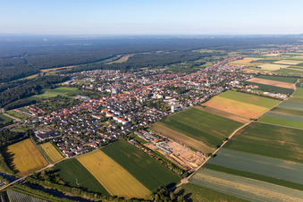 Vue aérienne de Vue de la ville depuis le nord-est à Kandel dans le département Rhénanie-Palatinat, Allemagne