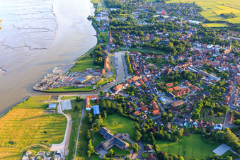 Vue aérienne de Port Tönning à Tönning dans le département Schleswig-Holstein, Allemagne