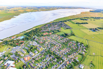 Vue aérienne de Sentier de plage le long de l'Eider à Tönning dans le département Schleswig-Holstein, Allemagne