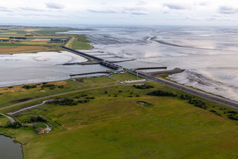 Vue aérienne de Écluses du barrage Eider de l'Administration fédérale des voies navigables et de la navigation (WSV) à Wesselburenerkoog à Tönning dans le département Schleswig-Holstein, Allemagne