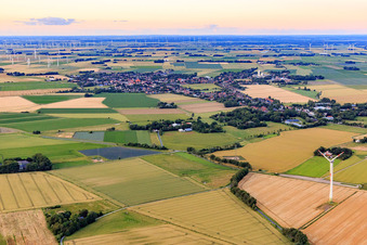 Vue aérienne de Du nord-ouest à Wesselburen dans le département Schleswig-Holstein, Allemagne