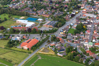 Vue aérienne de Entrée de la ville à Wesselburen dans le département Schleswig-Holstein, Allemagne