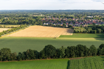 Vue aérienne de Vue du village depuis le nord à le quartier Tungerloh-Pröbsting in Gescher dans le département Rhénanie du Nord-Westphalie, Allemagne