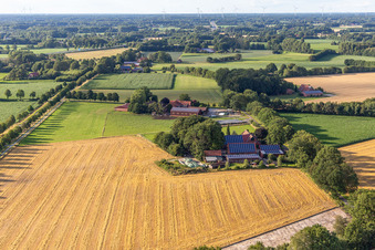 Vue aérienne de Fermes sur Uhlandweg à le quartier Tungerloh-Pröbsting in Gescher dans le département Rhénanie du Nord-Westphalie, Allemagne