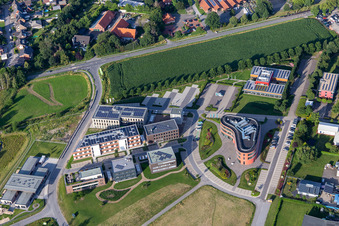 Vue aérienne de Zone industrielle et implantation d'entreprise avec SHOPMACHER eCommerce GmbH & Co. KG, Windhoff Group et d.velop à le quartier Harwick in Gescher dans le département Rhénanie du Nord-Westphalie, Allemagne