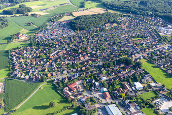 Vue aérienne de Vue du nord à le quartier Velen-Dorf in Velen dans le département Rhénanie du Nord-Westphalie, Allemagne