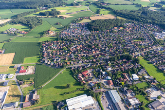 Vue aérienne de Vue de la ville depuis l'est à le quartier Velen-Dorf in Velen dans le département Rhénanie du Nord-Westphalie, Allemagne