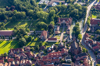 Vue aérienne de Parc du Château du Sport-Schloß Châteauform - Château Velen à le quartier Velen-Dorf in Velen dans le département Rhénanie du Nord-Westphalie, Allemagne