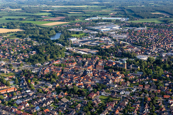 Vue aérienne de Vieille ville vue du nord à Vreden dans le département Rhénanie du Nord-Westphalie, Allemagne