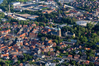 Vue aérienne de Église collégiale Saint-Georges et Sainte-Félicité à Vreden dans le département Rhénanie du Nord-Westphalie, Allemagne