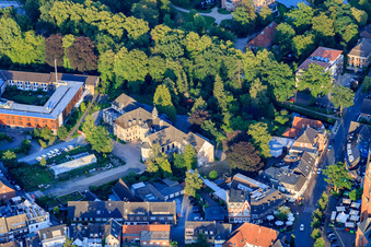 Vue aérienne de Ancien monastère de Gudula avec station sociale Caritas Rhede à Rhede dans le département Rhénanie du Nord-Westphalie, Allemagne