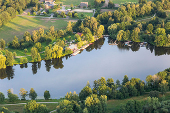 Vue aérienne de Lac de Pröbsting à le quartier Hoxfeld in Borken dans le département Rhénanie du Nord-Westphalie, Allemagne