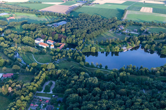 Vue aérienne de Zones riveraines du lac Pröbstingsee et zone de loisirs en Hoxfeld à le quartier Hoxfeld in Borken dans le département Rhénanie du Nord-Westphalie, Allemagne