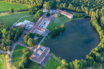Vue aérienne de Schoenstatt Au à le quartier Gemen in Borken dans le département Rhénanie du Nord-Westphalie, Allemagne