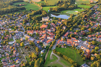 Vue aérienne de Château de la jeunesse Gemen à le quartier Gemen in Borken dans le département Rhénanie du Nord-Westphalie, Allemagne